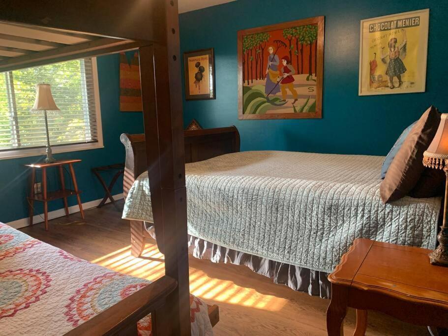 Family Friendly Downtown Home - Private Yard & Grill - Location, Location, Location! 아테네 외부 사진