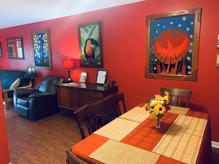 Family Friendly Downtown Home - Private Yard & Grill - Location, Location, Location! 아테네 외부 사진