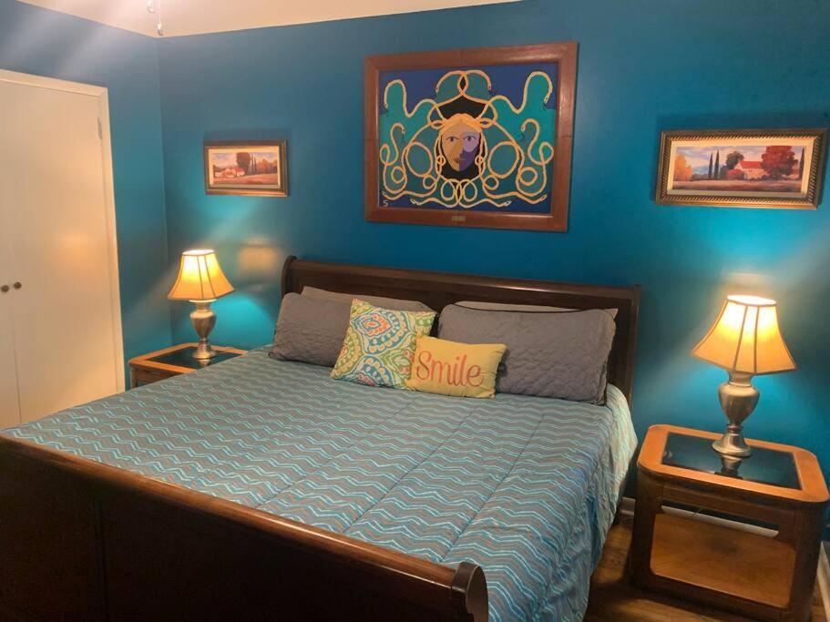 Family Friendly Downtown Home - Private Yard & Grill - Location, Location, Location! 아테네 외부 사진