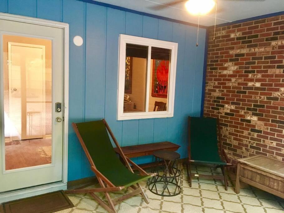 Family Friendly Downtown Home - Private Yard & Grill - Location, Location, Location! 아테네 외부 사진