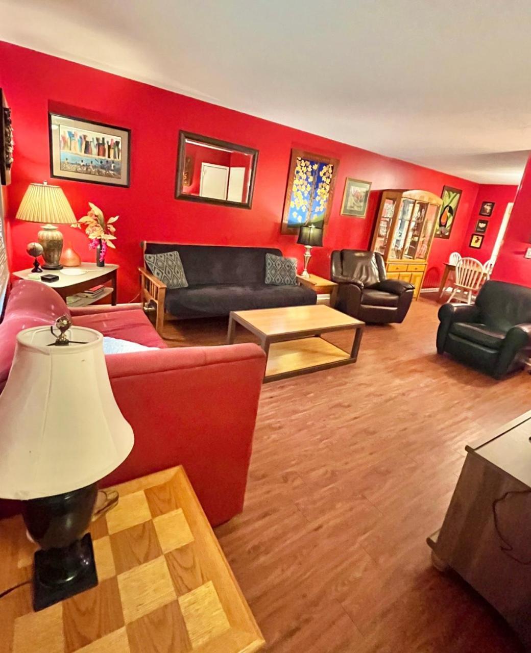 Family Friendly Downtown Home - Private Yard & Grill - Location, Location, Location! 아테네 외부 사진
