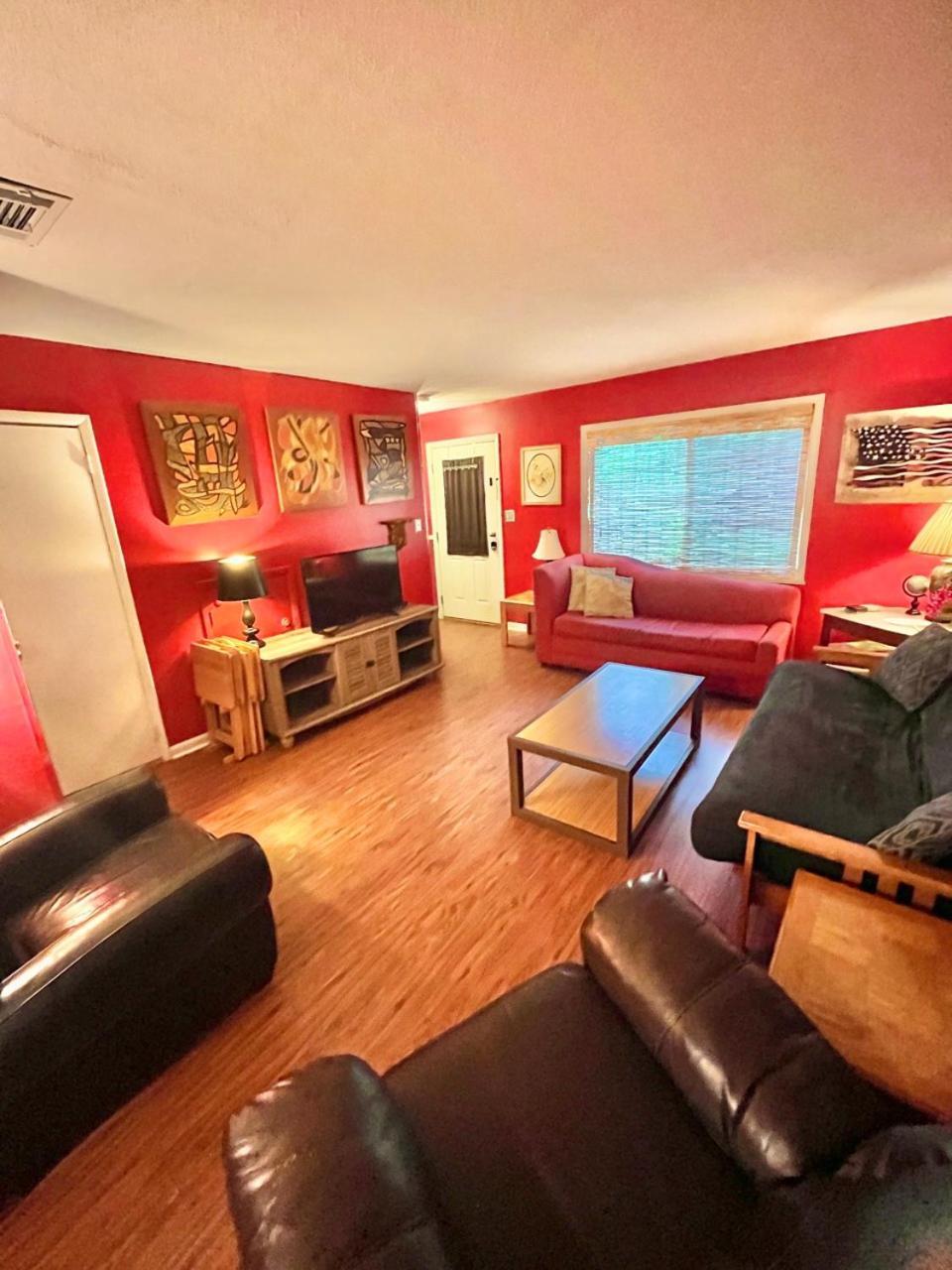 Family Friendly Downtown Home - Private Yard & Grill - Location, Location, Location! 아테네 외부 사진